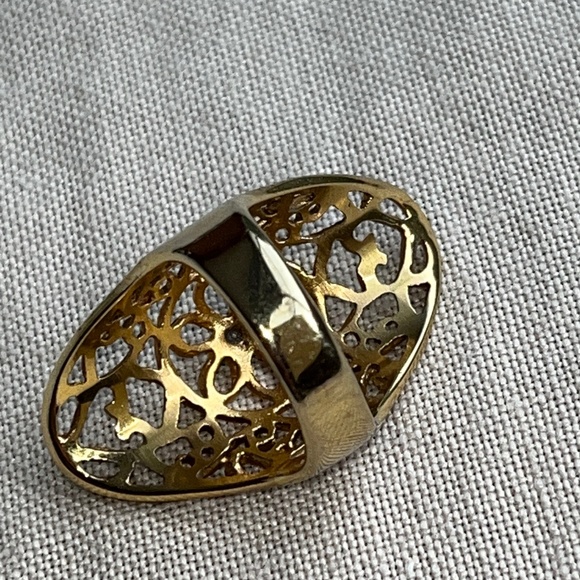 Gold-tone filigree ring, size 6.25 - Picture 2 of 7